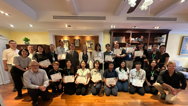 KU masters and PhD students involved in the Q-methodology capacity building activities with their certificates